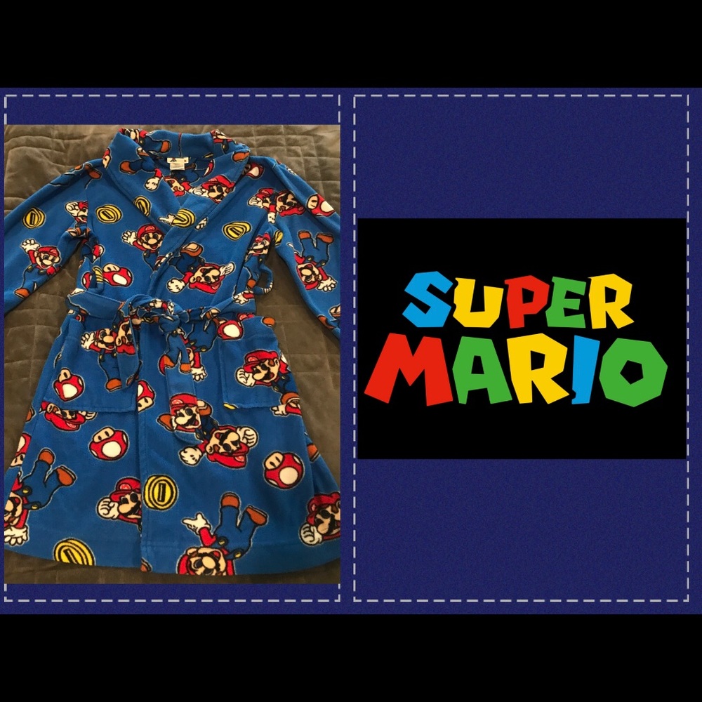 Nintendo Super Mario Bros Bathrobe size Small